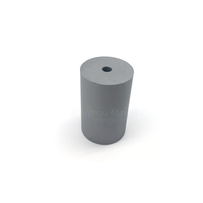 Le carbure de tungstène est utilisé pour la fabrication d'outils de moulage à froid, la forge à chaud, la forge à froid, les poinçons et les matrices, le moulage à vis.